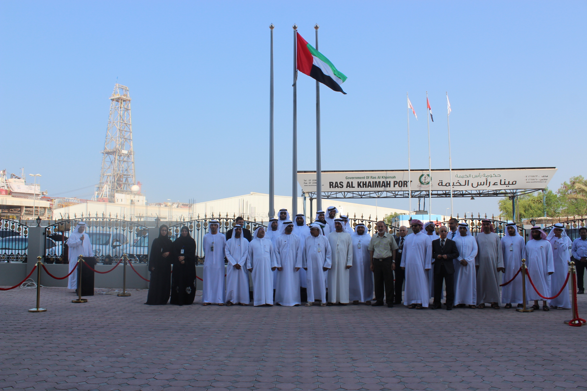 Read more about the article جمارك رأس الخيمة و المالية و هيئة الحكومة الإلكترونية تحتفل بيوم العلم